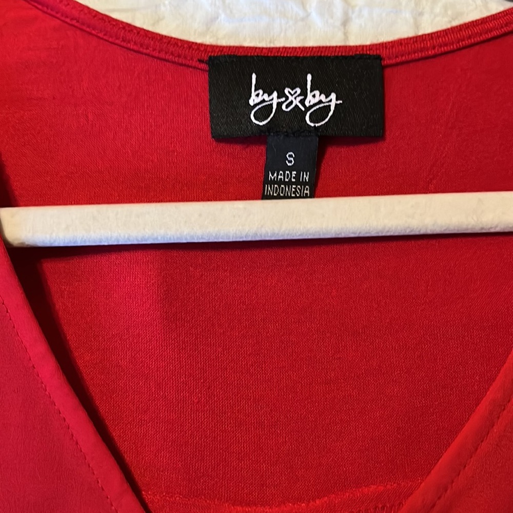Red top - Picture 2 of 5